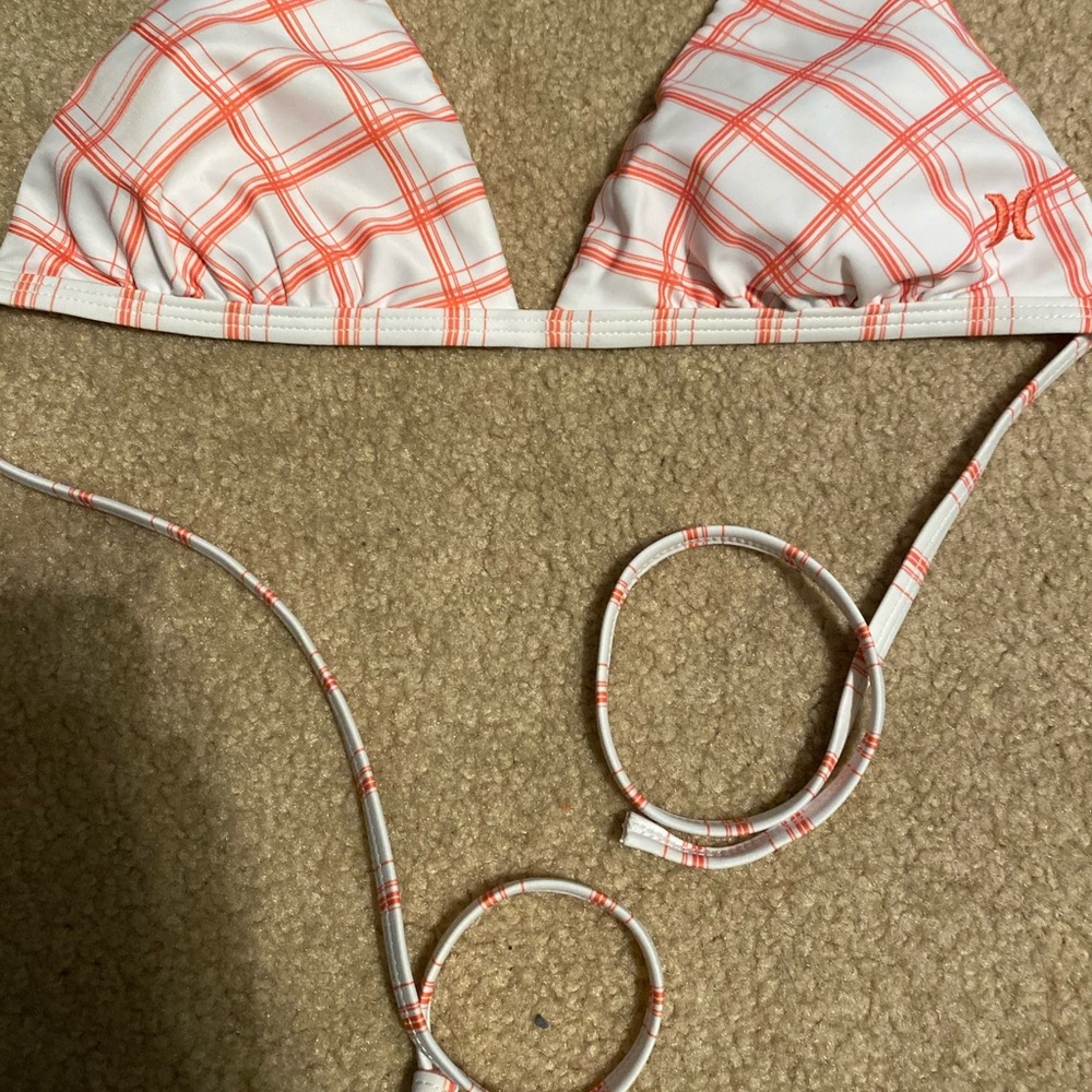 Bikini - Picture 3 of 3